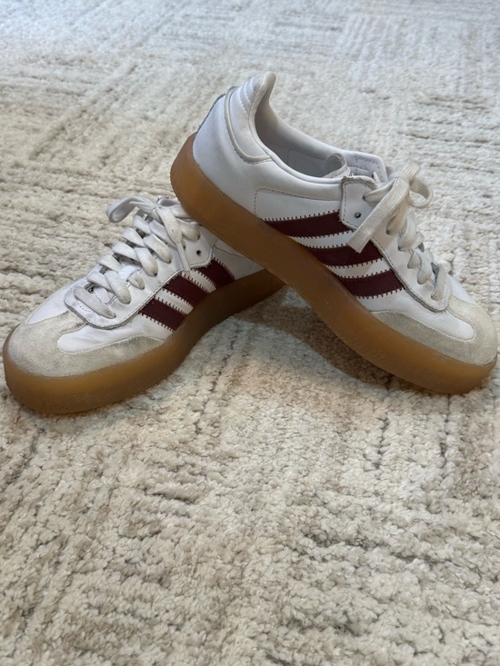 adidas Shoes - adidas Sambae sneaker - platform
Cream and Maroon with Gum Sole